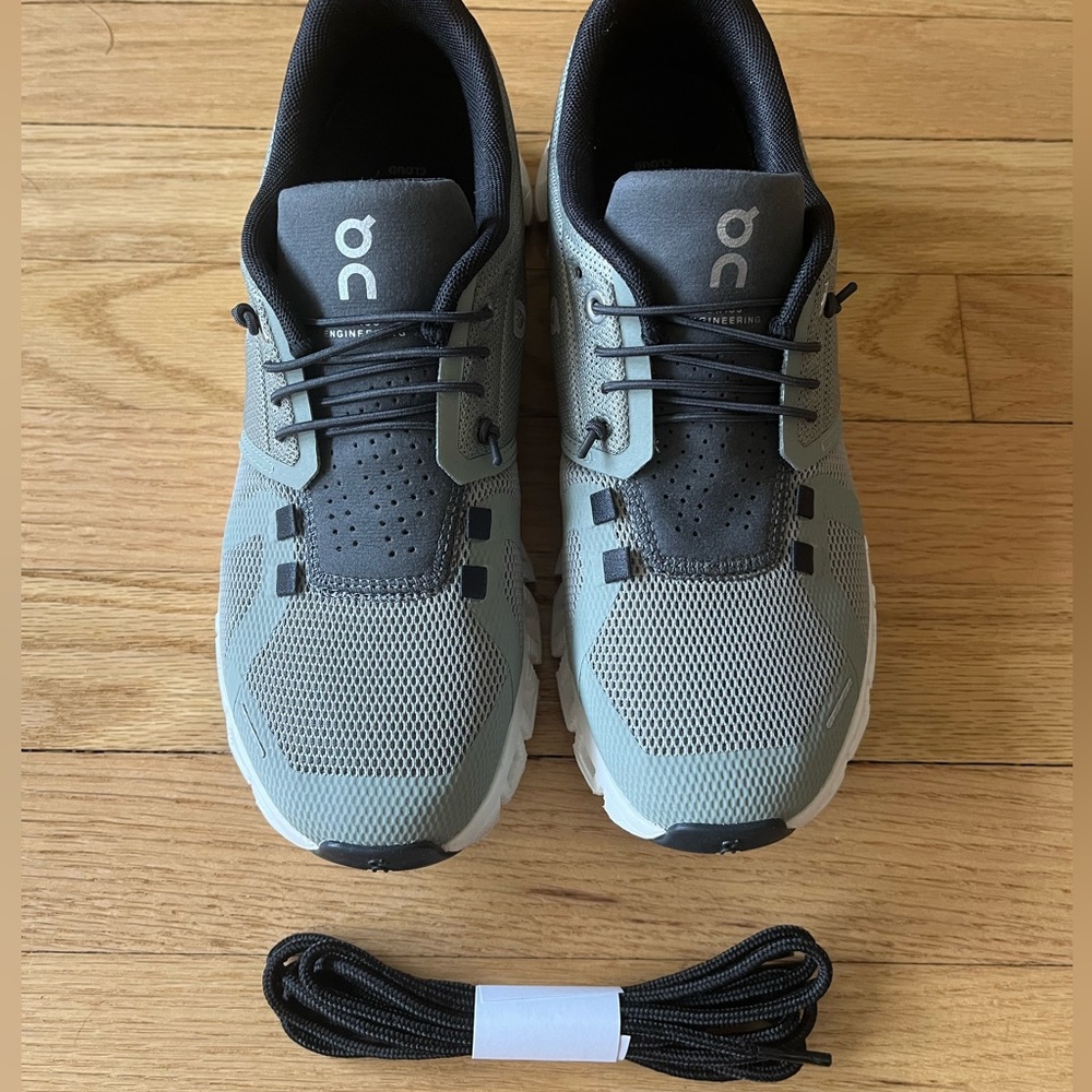 EUC On Cloud 5 Sneakers Size 7.5